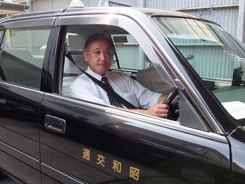 ハンドルを握る堀内さん